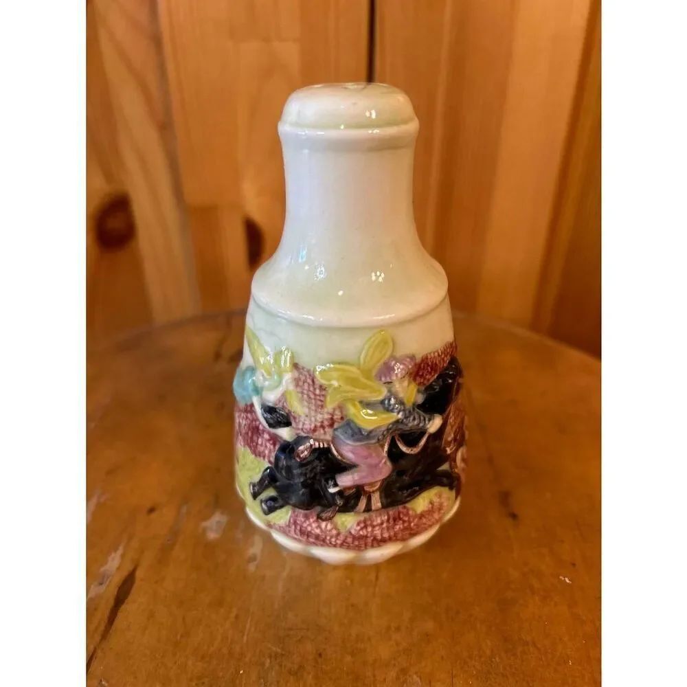 Vintage Porcelain Relief Design Salt Shaker Read (5009)